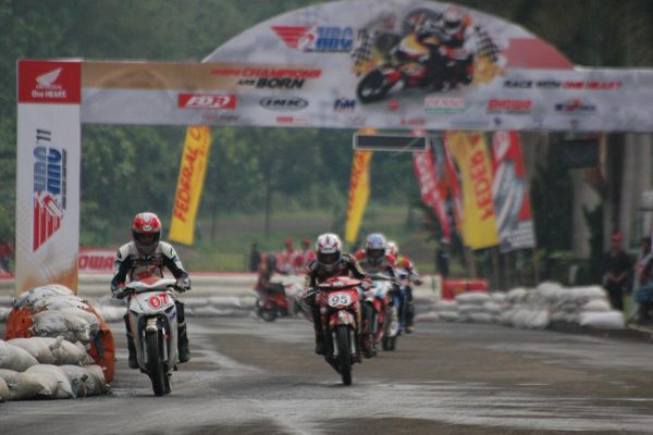 Ribuan Pecinta Balap Honda Serbu Putaran 2 HRC di Brigif Cimahi 